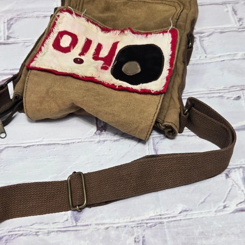Unbranded canvas messenger